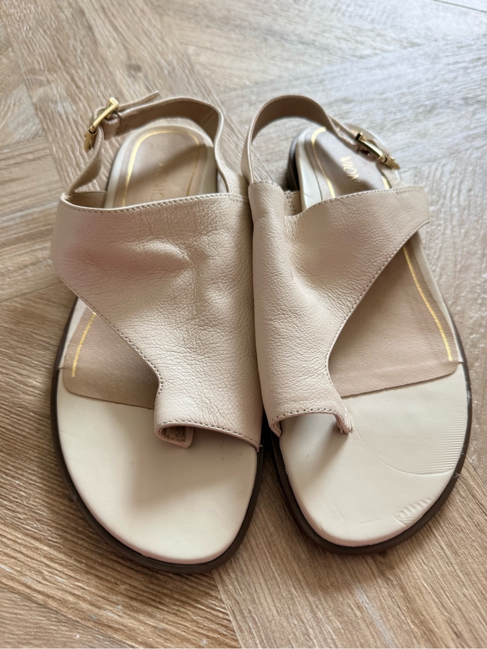Vionic Ella Pebbled Leather Sandals Size 6.5 Cream Ivory Neutral Minimalist